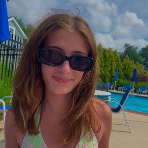 Meet your Posher, Claire